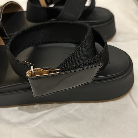 Ugg Platform Leather Sandals - Picture 4 of 6